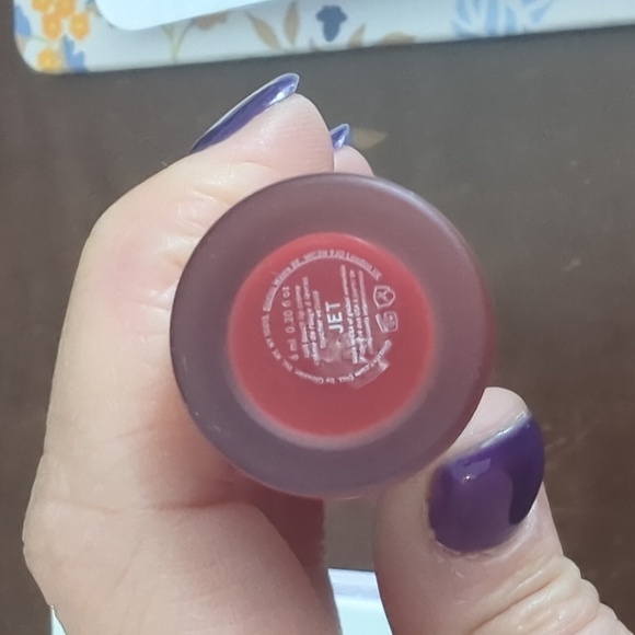NWT Glossier G Suit Liquid Lipstick in Jet - Picture 2 of 4